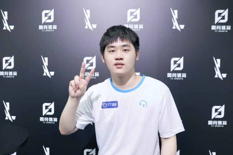 素来以严格 素来以严格