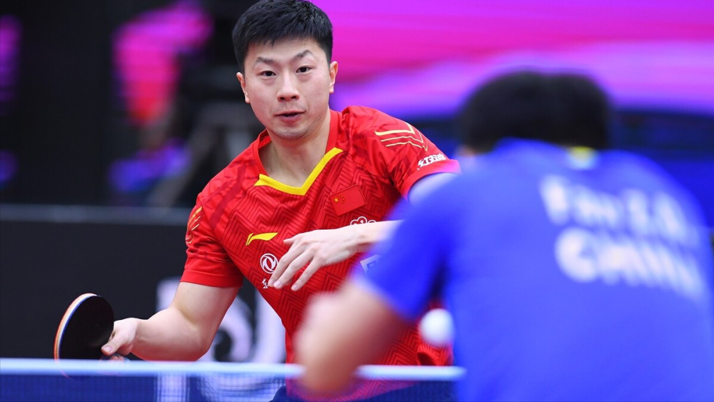 前者定位较 前者定位较